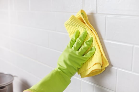 Elimine a gordura da parede da cozinha com produtos BARATOS e essas dicas simples!