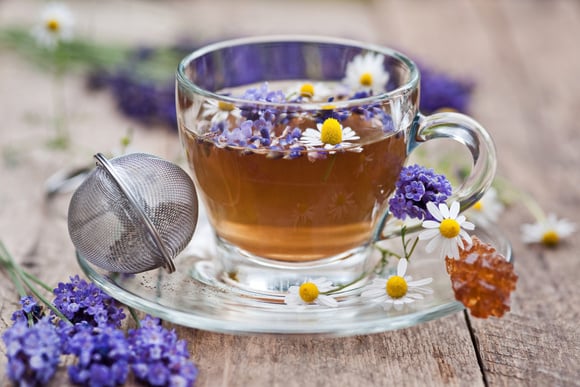Esse chá com duas flores é a melhor arma natural contra insônia. Partiu dormir bem?
