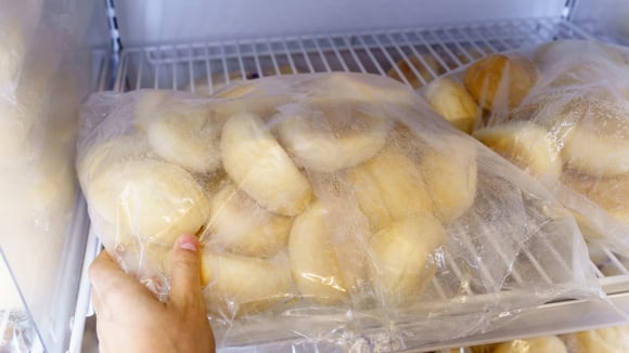 Sou gastroenterologista e garanto: "Comer um pão fica 10 vezes mais saudável se o congelar e depois aquecer cada fatia"