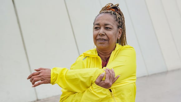 Se você tem mais de 50 anos, caminhar não é o suficiente: é necessário fazer isso para viver melhor e manter a força