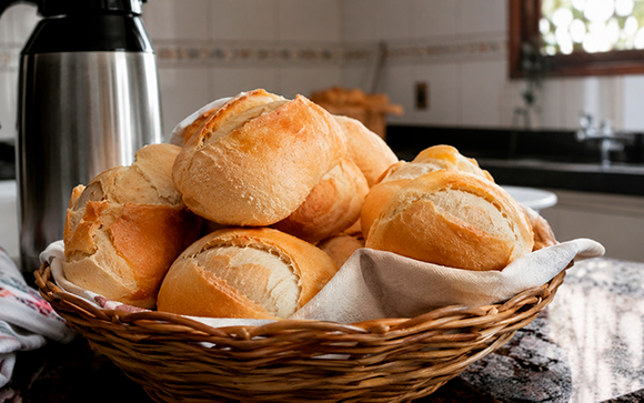 Pão amanhecido nunca mais: o TudoGostoso mostra o truque que salva qualquer pão