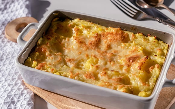Nada de ficar horas na cozinha: faça essa torta de batata com calabresa para o almoço, rende muito e fica uma delícia