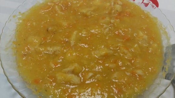 O caldo de mandioquinha com frango encanta pelo preparo fácil (Créditos: TudoGostoso/Juu Freitas)