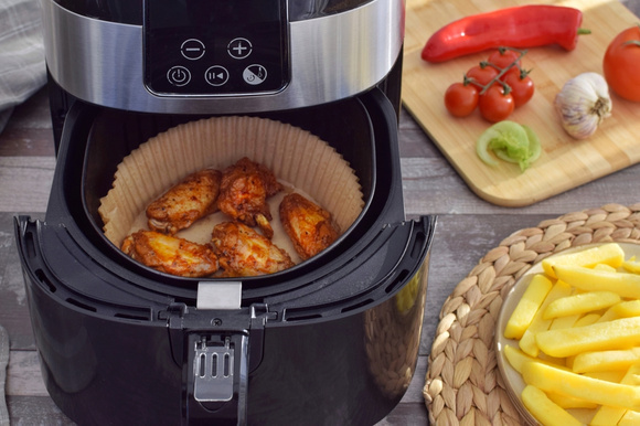 Raquel Noblejas, especialista em air fryer: "O papel manteiga não é uma dádiva de Deus para o cozimento, é melhor evitá-lo"