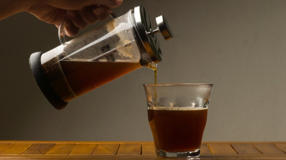 Moer, extrair, coar ou ferver: itens que não podem faltar na cozinha de quem ama café