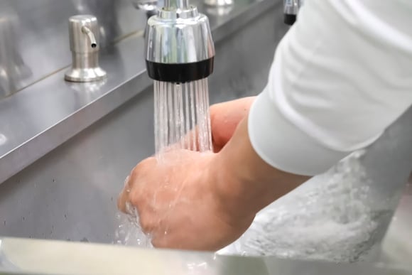 Esses são os 5 principais cuidados na cozinha para evitar a contaminação cruzada, segundo o TudoGostoso
