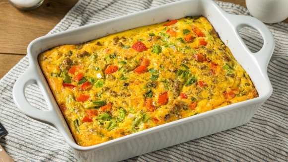Torta de liquidificador vegana cheia de sabor com massa de legumes picados (Créditos: Shutterstock)
