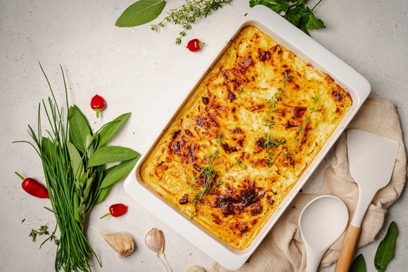 Batata assada com carne moída e queijo: receita fácil de forno para um almoço completo e delicioso!