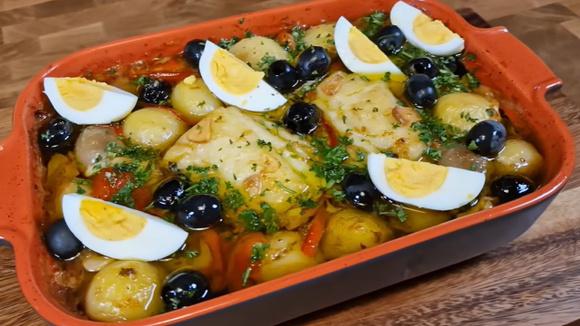 Receita de bacalhoada de forno da minha avó é tradição no Ano-Novo da minha família, passou por gerações (fácil de fazer)