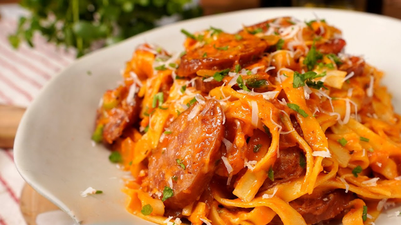 Macarronada de carne moída simples, fácil e soltinha: receita deliciosa para o dia a dia que toda a família vai adorar!