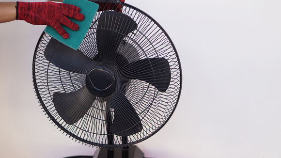 A melhor misturinha caseira para limpar ventilador de um jeito rápido e fácil e garantir um frescor no calorão das festas de fim de ano