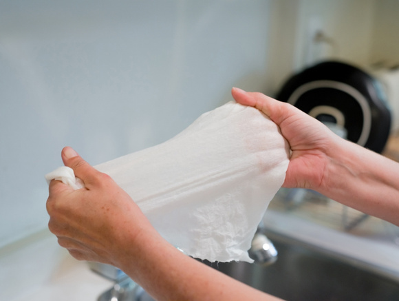 Quando saio de casa, sempre deixo um copo e um pedaço de papel na pia: me sinto mais segura e vou explicar o porquê