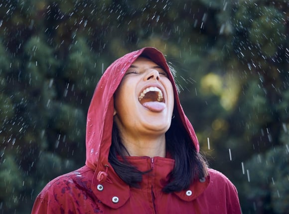 Pode beber água da chuva? Aprenda como aproveitar e economizar sem colocar a saúde em risco