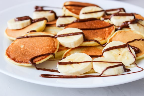 Minipanquequinha doce para fazer com os pequenos de café da manhã no Dia das Crianças: receita fofinha e muito fácil de preparar