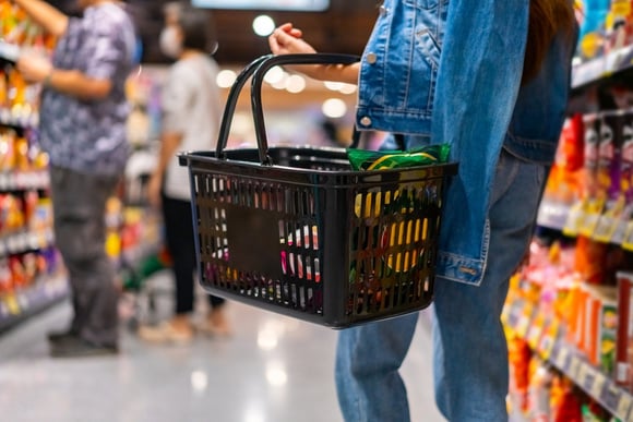 Você nem percebe, mas está irritando pessoas no supermercado com essas 11 atitudes
