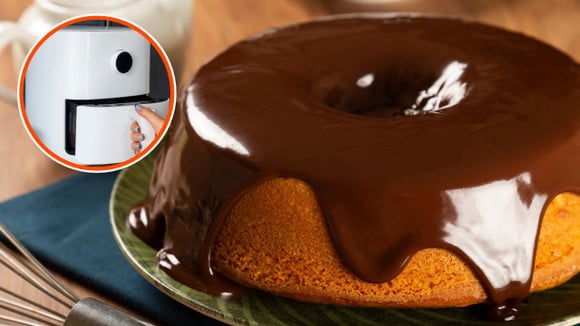 Bolo de cenoura na air fryer com calda de chocolate: minha tia me ensinou a temperatura e o tempo exatos para ficar perfeito!