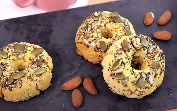 Nem ovo, nem lactose, nem glúten, nem aveia: encontrei a receita do pãozinho perfeito para o lanche ou café da manhã simples de fazer