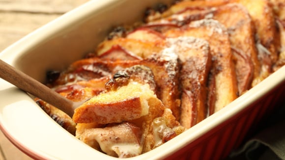 French toast de forno é o café da manhã chique e delicioso que a minha família não vive sem