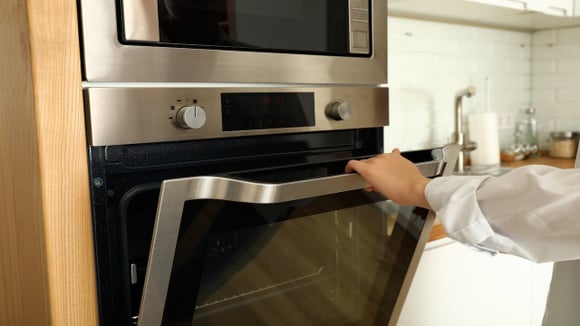O que significa quando o forno faz barulho estranho enquanto está ligado?