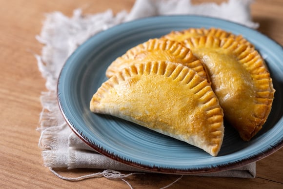 Depois de provar esse pastel de forno com massa que derrete na boca, você vai querer fazer sempre: confira no TudoGostoso