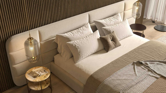 A parede atrás da cama pode assumir o protagonismo com madeira, ripas, tecidos, revestimentos e até pintura. (Créditos: Canva)