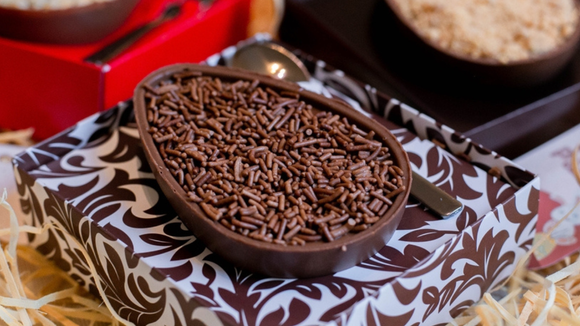 Ovo de colher de brigadeiro. (créditos: Shutterstock)