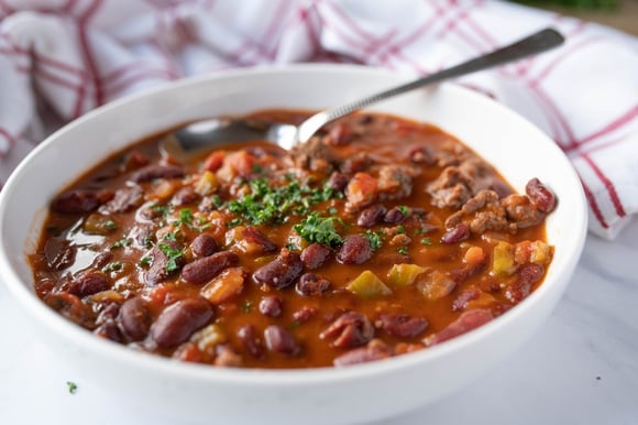 Sopa de feijão com macarrão: a receita simples que salva qualquer noite fria