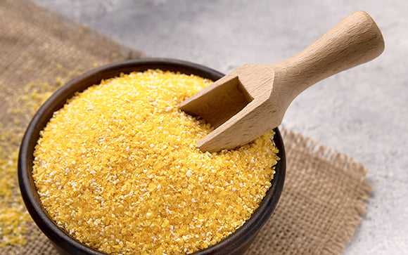 O que é fubá mimoso? Entenda a diferença entre os tipos de farinha de milho e como elas impactam suas receitas juninas
