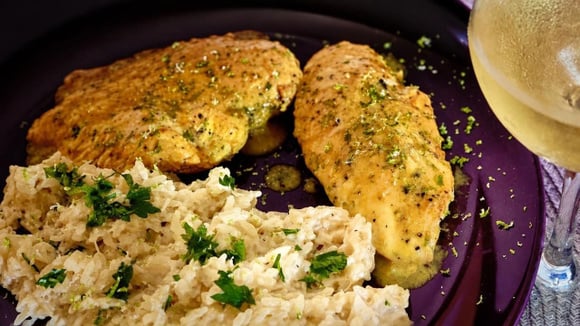Esse tempero vai estar em todas as suas receitas depois que você conhecer o filé de frango com lemon pepper (Créditos: TudoGostoso/Ernesto Caraffena)