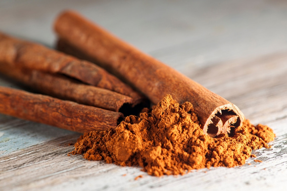 Muito além do aroma inconfundível e da superstição: conheça os benefícios da canela