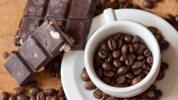 Um composto natural encontrado no chocolate amargo e no café está diretamente ligado ao envelhecimento mais lento