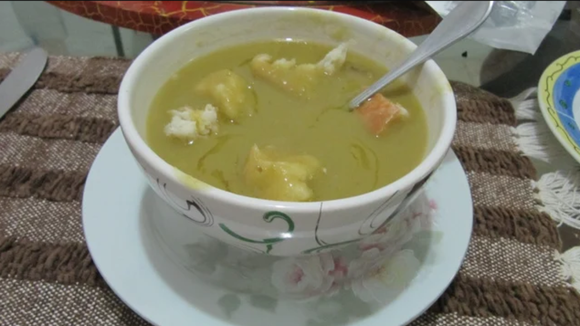 Nos dias frios, só quero essa sopa de ervilha cremosa que aprendi no TudoGostoso e que deixa tudo melhor
