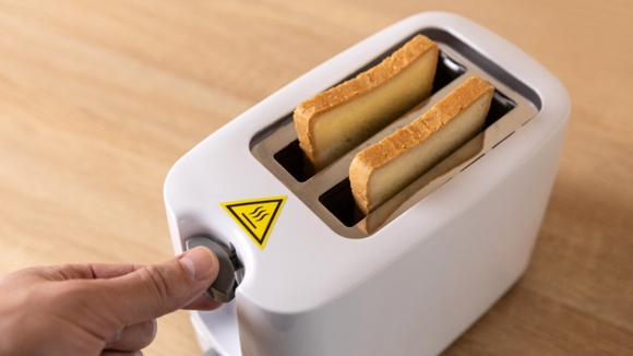 Há meses a minha torradeira queima o pão ou não aquece o suficiente, gostaria de ter chamado o técnico antes para saber que resolvia assim