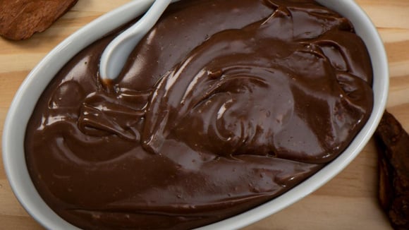 O brigadeiro de colher é um dos melhores recheios para ovo de chocolate (Créditos: Shutterstock)