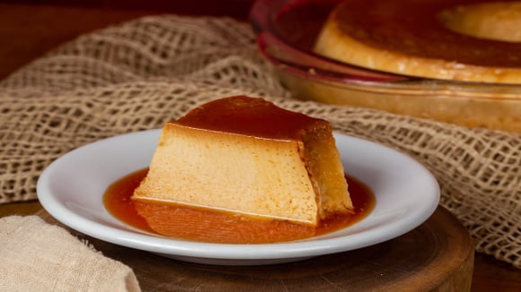 Nem forno, nem airfryer: a receita de pudim de geladeira mais gostosa do TudoGostoso tem calda perfeita e é muito fácil de fazer