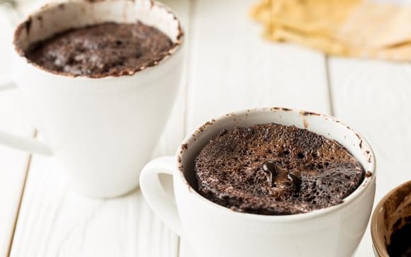 Petit gateau de caneca: uma receita de sobremesa fácil, rápida e de dar água na boca (Créditos: TudoGostoso)