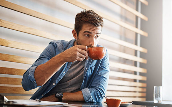 Novo estudo contradiz tudo o que acreditávamos sobre o café e o coração