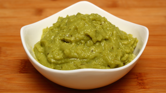 Parece guacamole, mas não é: este molho de abacate venezuelano combina com carnes assadas, grelhadas e aperitivos