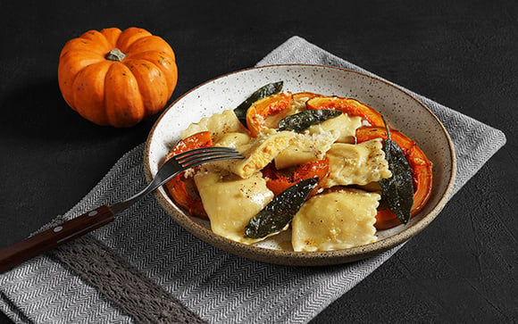 Ravioli de abóbora caseiro: desde que aprendi a fazer massa fresca, nunca mais comprei pronto