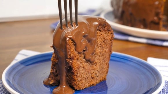 Com as dicas certas, seu bolo de chocolate vai ficar no ponto certo (Créditos: TudoGostoso)