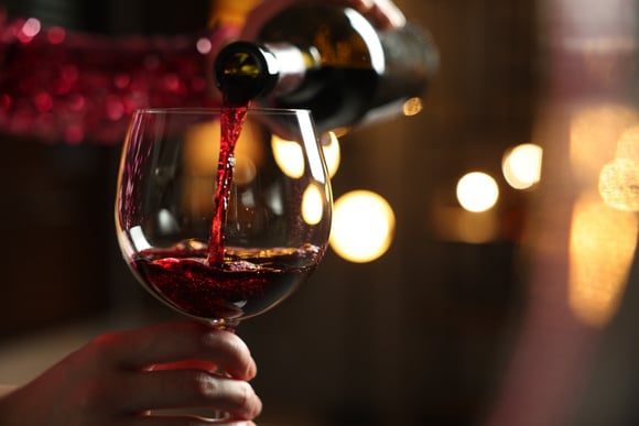 Quando posso devolver o vinho no restaurante após prová-lo? Expert em etiqueta tem a resposta