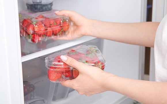 Não é só lavar: o truque que faz o morango durar muito mais tempo na geladeira sem estragar
