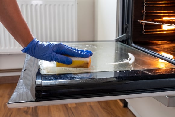O truque simples para limpar o vidro duplo do forno sem desmontá-lo