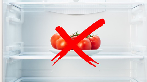 Nem a geladeira, nem a fruteira: ninguém sabe disso, mas os tomates se conservam bem nesse lugar