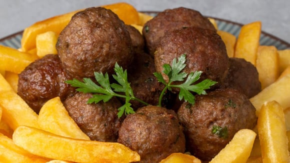 O melhor bolinho de carne moída que eu já comi na vida é receita da minha vizinha, o cheiro vai longe quando ela faz!