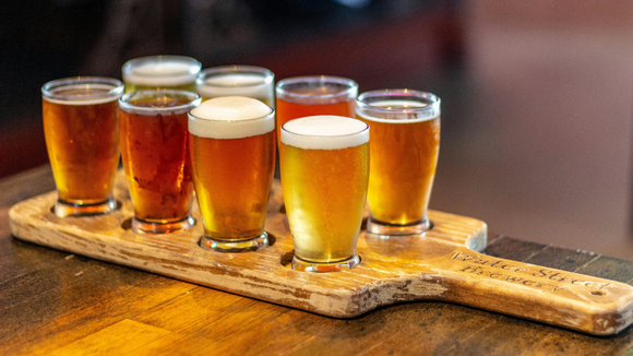 Até encontrou uma cerveja sem glúten para manter o novo estilo de vida. (Créditos: Canva)