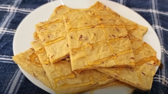 Nem farinha de trigo, nem manteiga: troquei o pão por essa panqueca rápida de forno que aprendi com uma nutricionista
