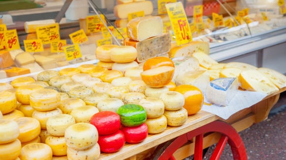 Pare de cair em cilada na hora de comprar queijo no mercado: entenda quais são diferenças e como escolher o melhor