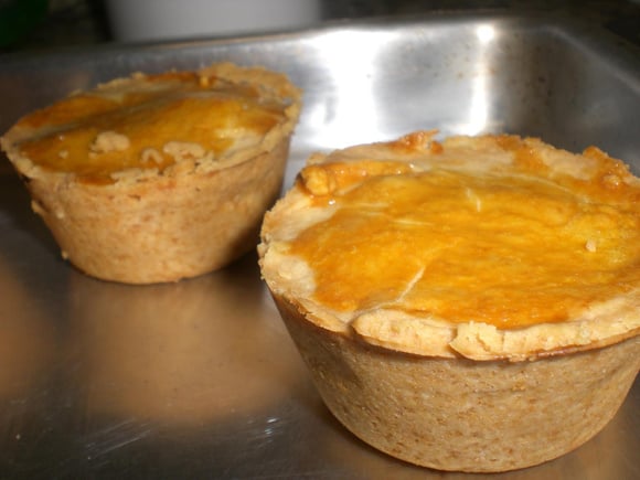 Quem consegue resistir a essa massa podre deliciosa com um recheio suculento de camarão? (Créditos: TudoGostoso/Ana Prado)