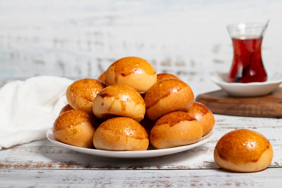 Receita com apenas 2 ingredientes: prove o melhor pãozinho de frigideira, que pode ser recheado com o que quiser!